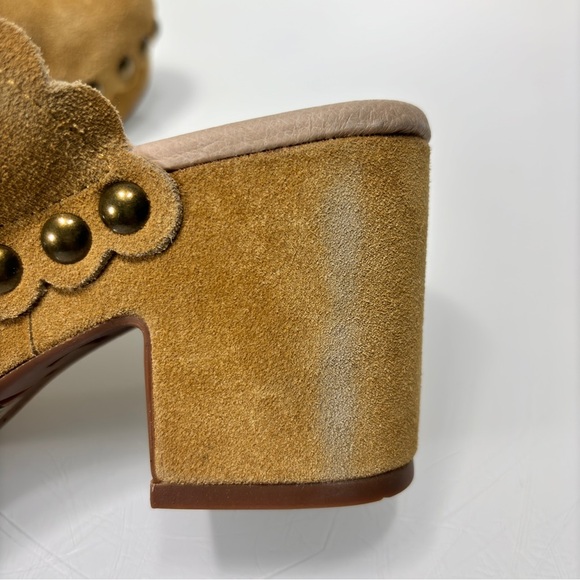 Chocolat Blu Gemini Scalloped Studded Tan Suede Heeled Clogs Size 6 - Picture 10 of 15